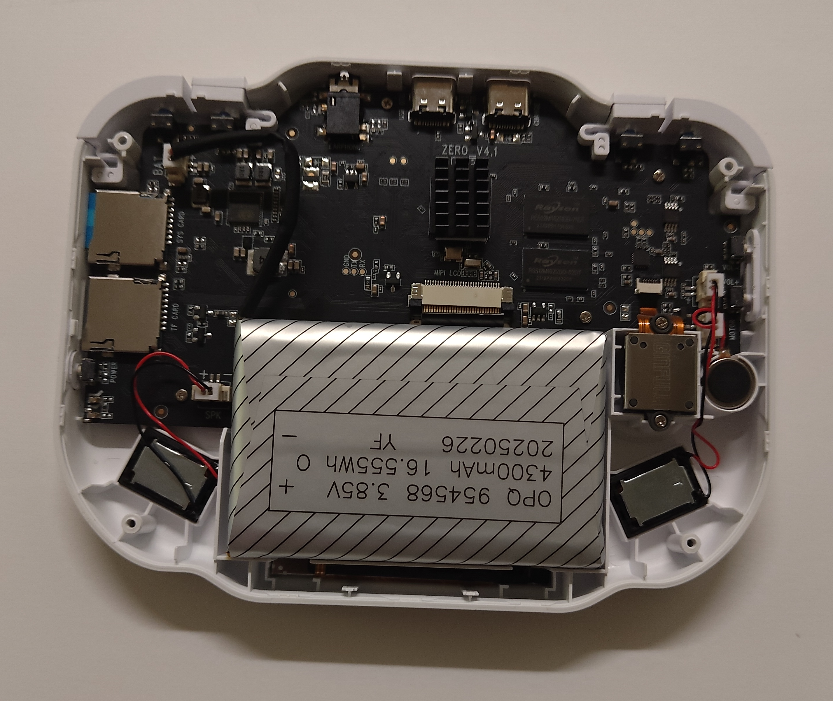 The internals of the MagicX Zero 40