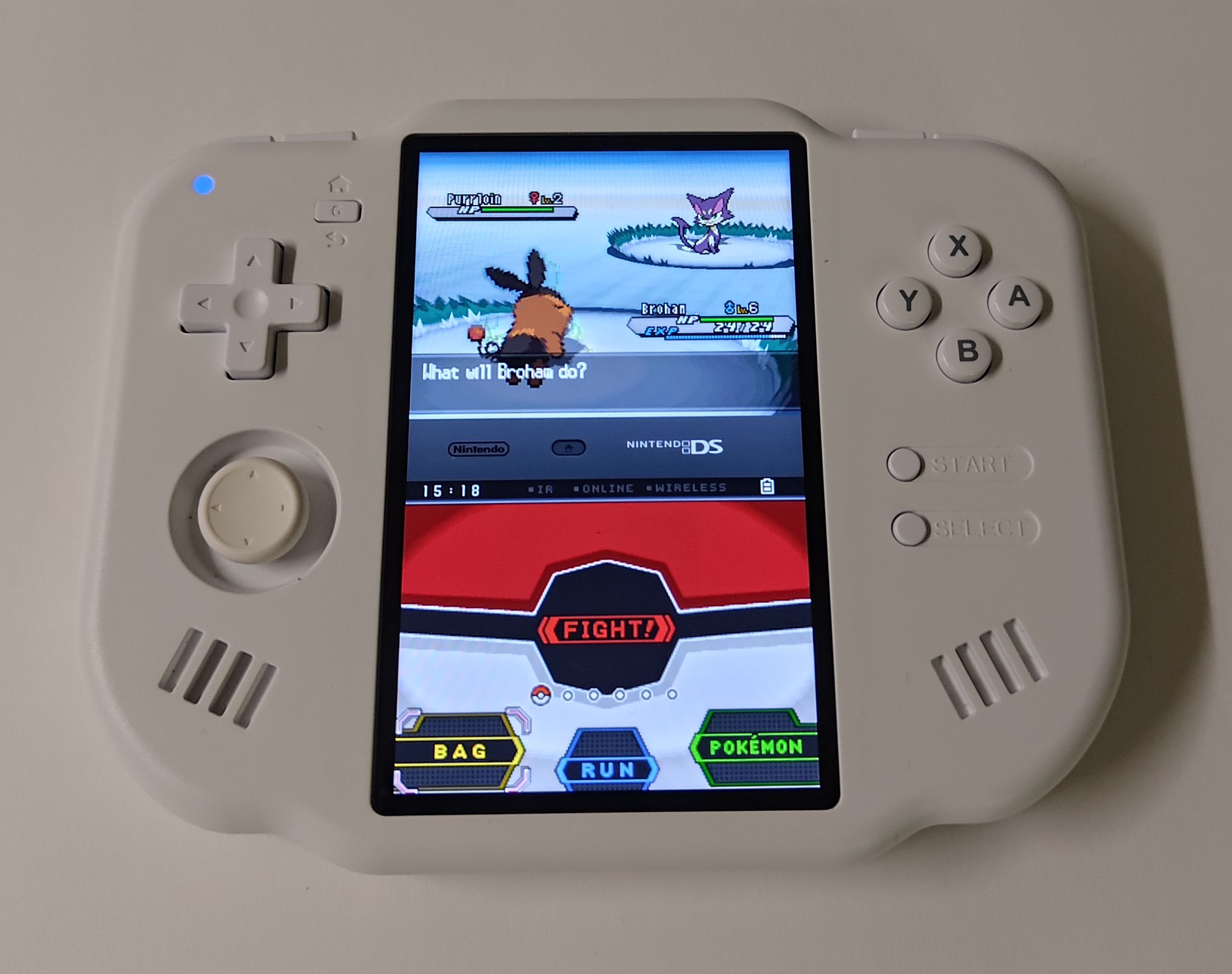The MagicX Zero 40 running Pokémon White 2 in DraStic